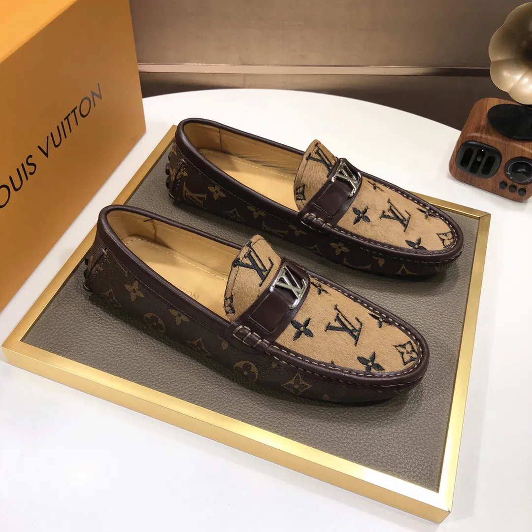 Men's men's shoes 💰420💰 [LV Doudou shoes] (water-dyed cowhide lining) new model is on the market, available on the official website. The new Doudou shoes are processed into single-color materials, and the uppers are made of imported cowhide material. The body of the shoe is fully hemmed with mark thread, and is lined with imported original cowhide leather. The elegant shoe shape is super suitable for all-matching, and the size is 38-44.